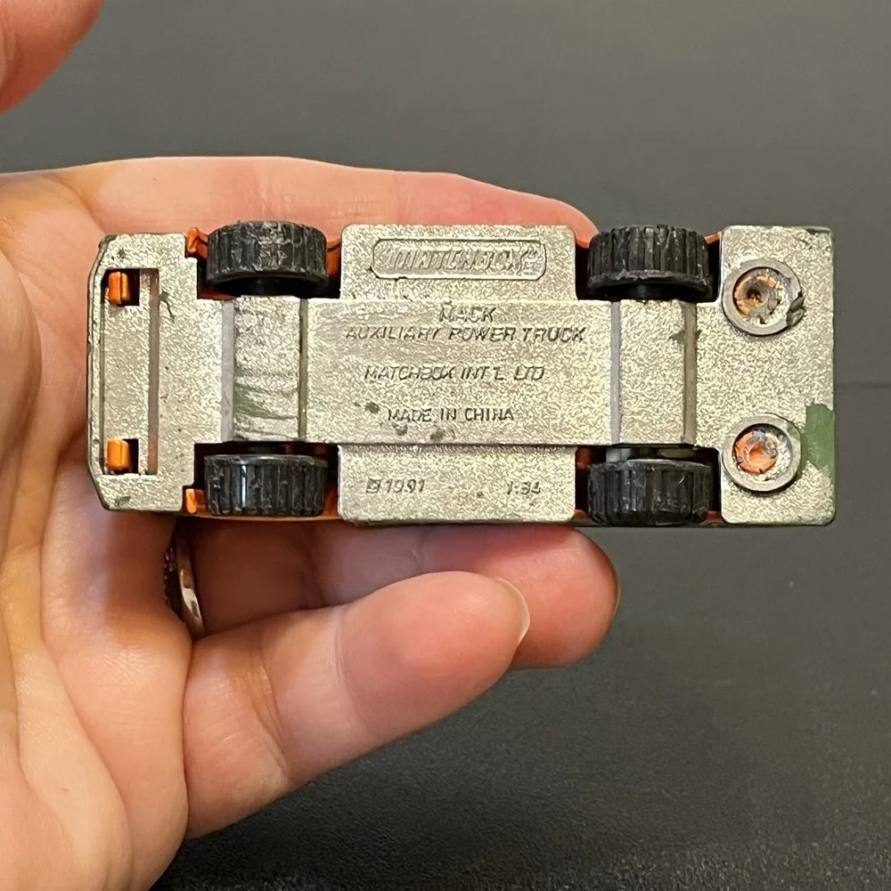 Vintage Matchbox Mack Auxiliary Power Truck 1991 1:84 Die-Cast Lights Move
